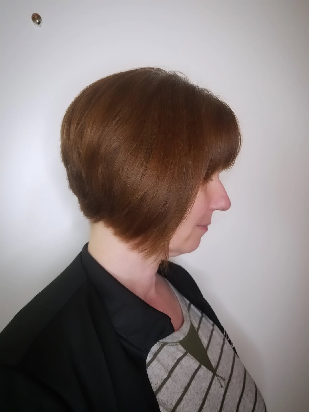 My client said "Give me the Karen haircut! I dont care!" 

She has coarse, thick hair: so texturizing and removing th...